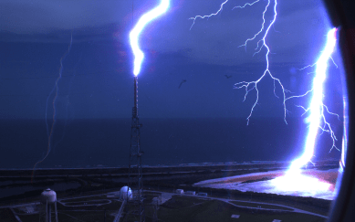 ND_NASA-39B-Lightning_photo3
