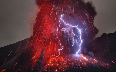volcano-lightning_2514619k